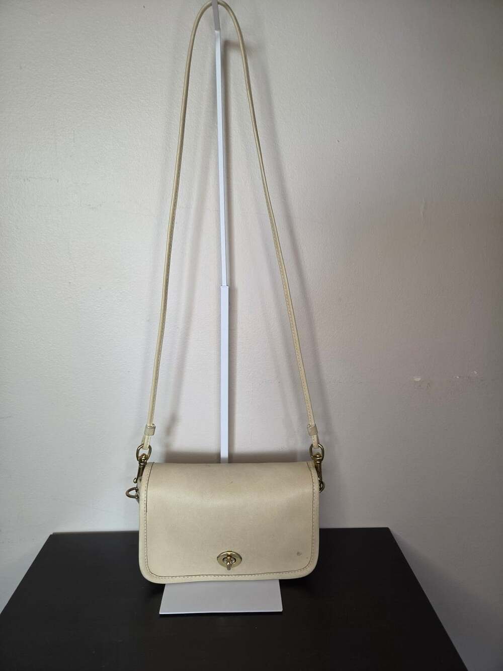 Vintage Coach Pocket Purse 9755 Bone Ivory Leather Crossbody Bag